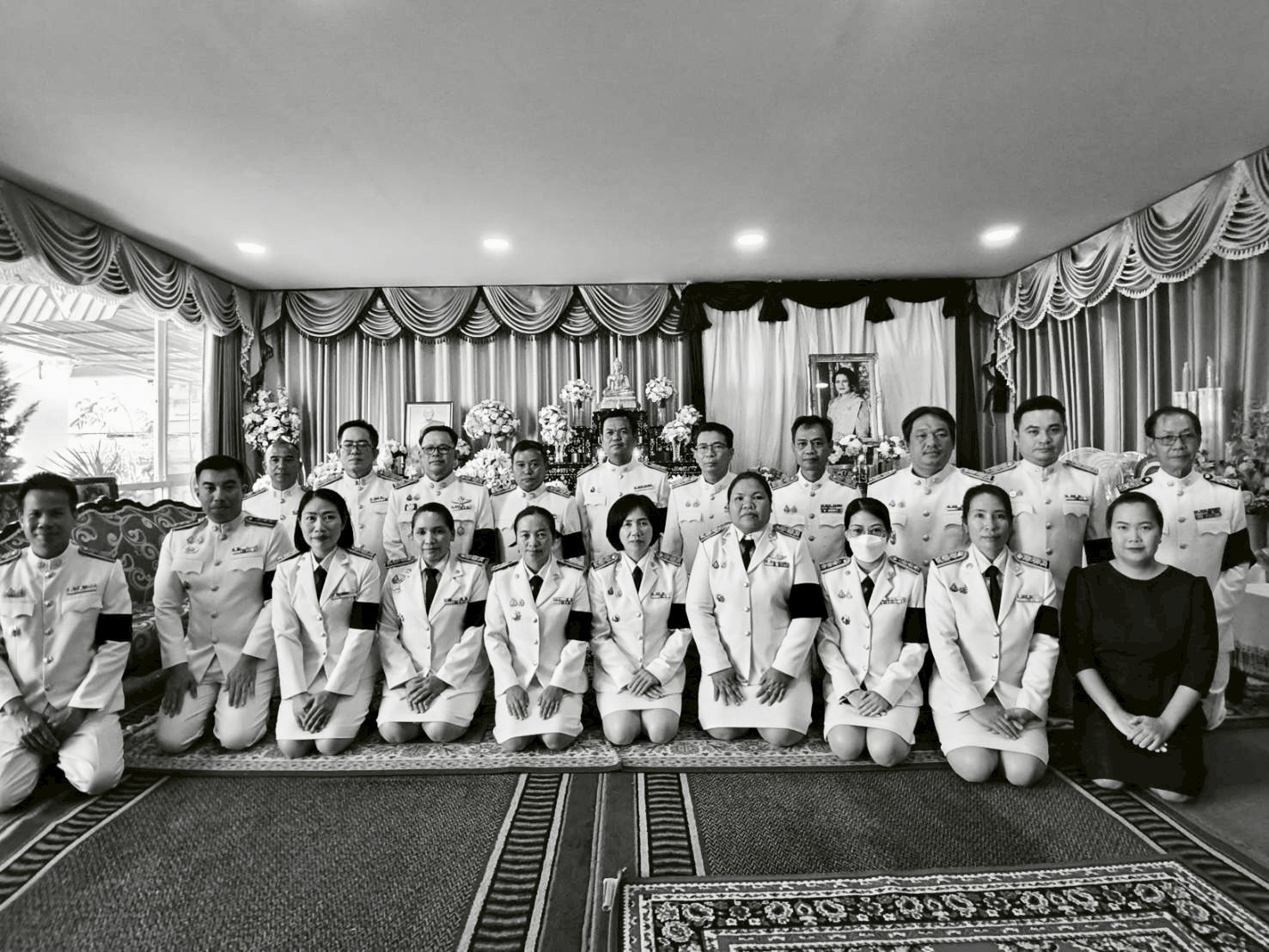 พช.เทิง เข้าร่วมพิธีถวายน้ำสรงพระบรมศพ เบื้องหน้าพระฉายาลักษณ์สมเด็จพระนางเจ้าสิริกิติ์ พระบรมราชินีนาถ พระบรมราชชนนีพันปีหลวง ณ วัดอำมาตย์ ตำบลเวียงเทิง อำเภอเทิง จังหวัดเชียงราย