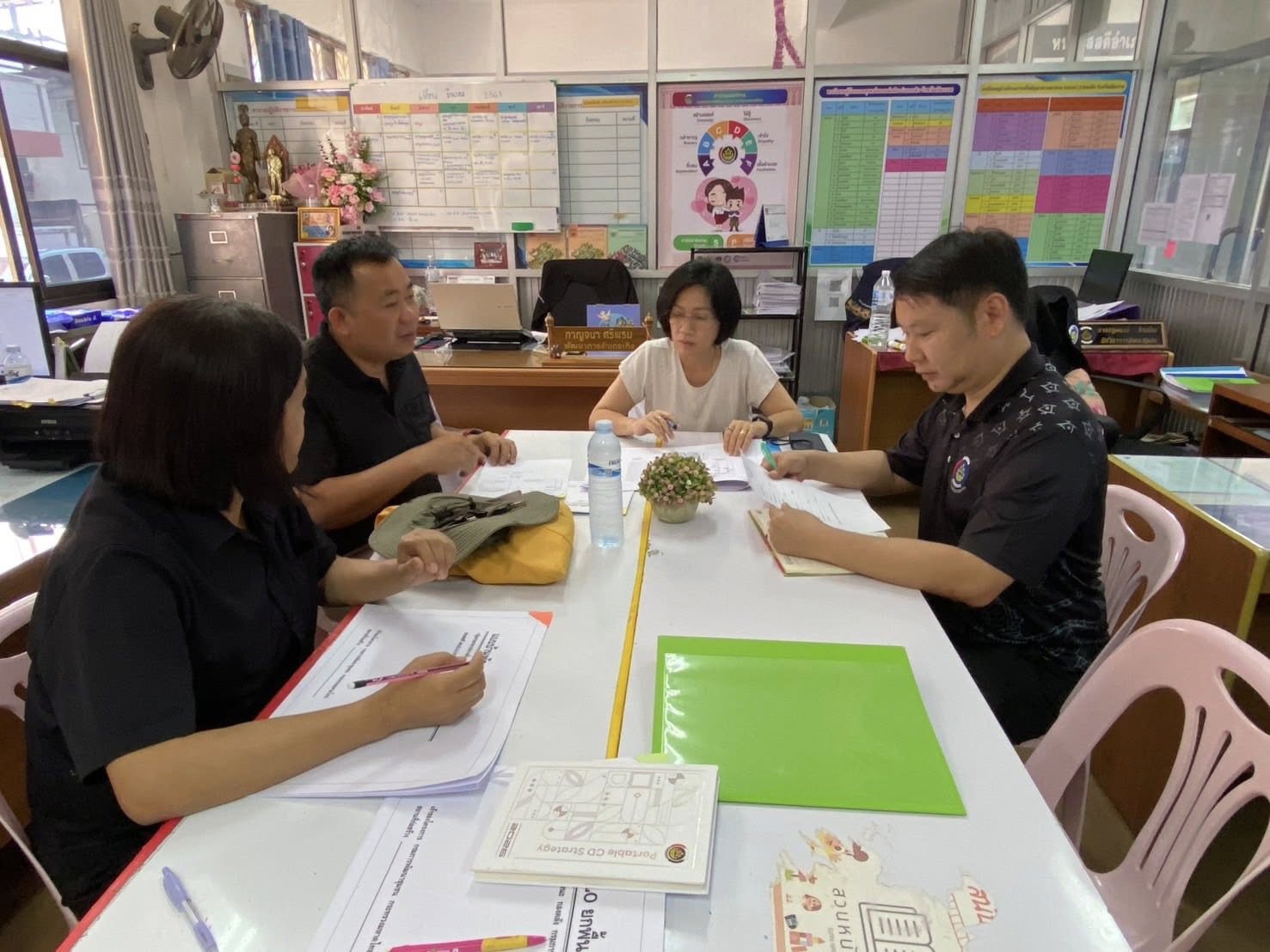 พช.เทิง ประชุมคณะกรรมการกำหนดราคากลาง คณะกรรมการกำหนดร่างขอบเขตของงาน (TOR)  และกำหนดคุณลักษณะเฉพาะของพัสดุโครงการบ้านห่วงใยจากใจ GLO ประจำปี 2569 ณ สำนักงานพัฒนาชุมชนอำเภอเทิง อำเภอเทิง จังหวัดเชียงราย