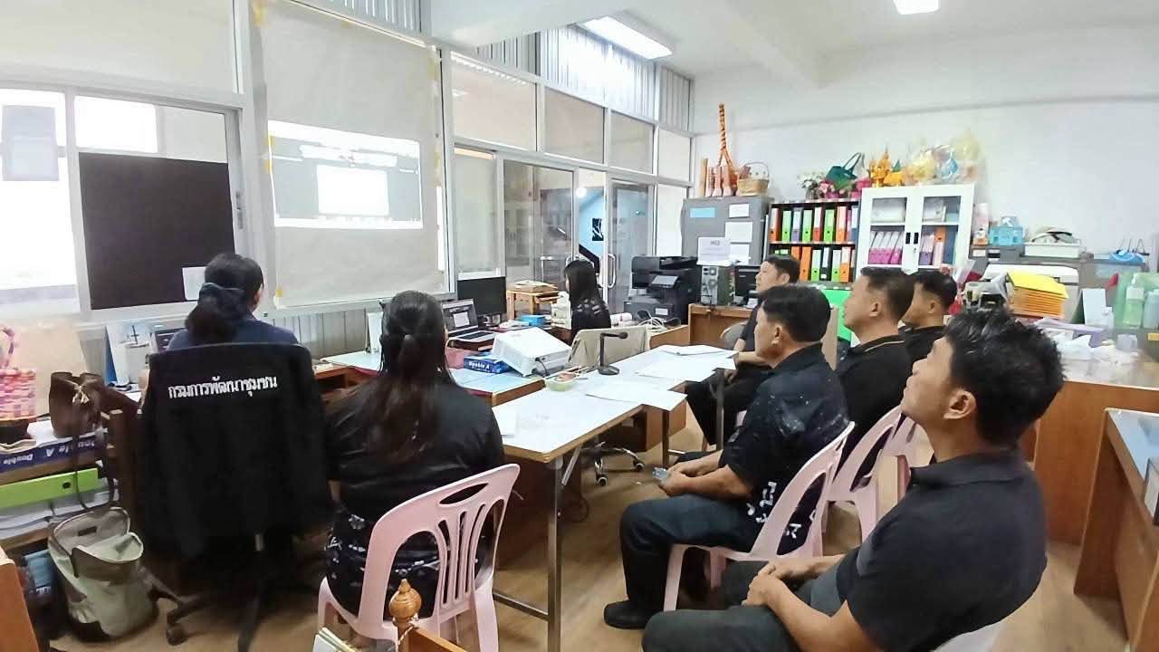 พช.เทิง ร่วมประชุมซักซ้อมความเข้าใจ “พิธีมอบเงินพระราชทานขวัญถุงกองทุนแม่ของแผ่นดิน” ประจำปี 2569 ผ่านระบบออนไลน์ Cisco Webex Meetings ณ สำนักงานพัฒนาชุมชนอำเภอเทิง จังหวัดเชียงราย